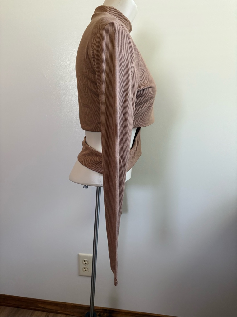 Princess Polly Tan Asymmetrical Long Sleeve  Crop Top With Cutout Size 10 - Picture 3 of 9